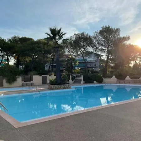 73m² Piscine Parking Daire